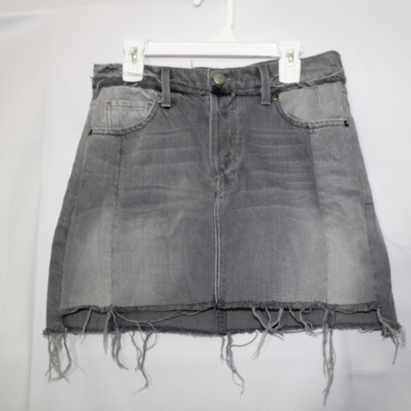 Frame Denim Nouveau Le Mix Gray Jean Denim Mini Skirt Distressed Size 25 - Picture 3 of 11